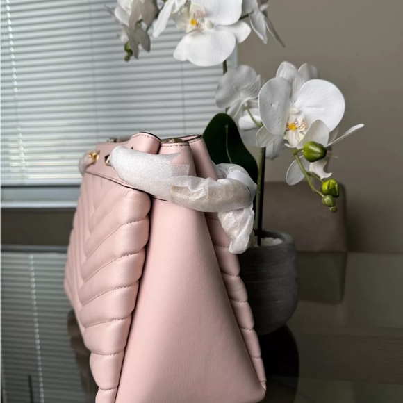NWT Michael Kors Whitney Quilted MD Chain Shoulder Tote Blush Pink MSRP$628 - Picture 3 of 8